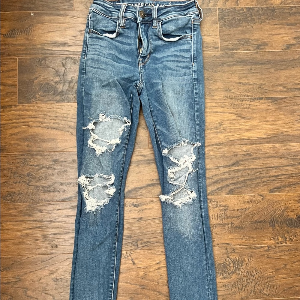 High rise American Eagle skinny jeans. Size 2